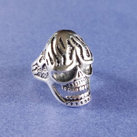 Vintage Other - 💀 BLEEDING SKULL Heavy Metal Gothic Ring (Size 10.5)